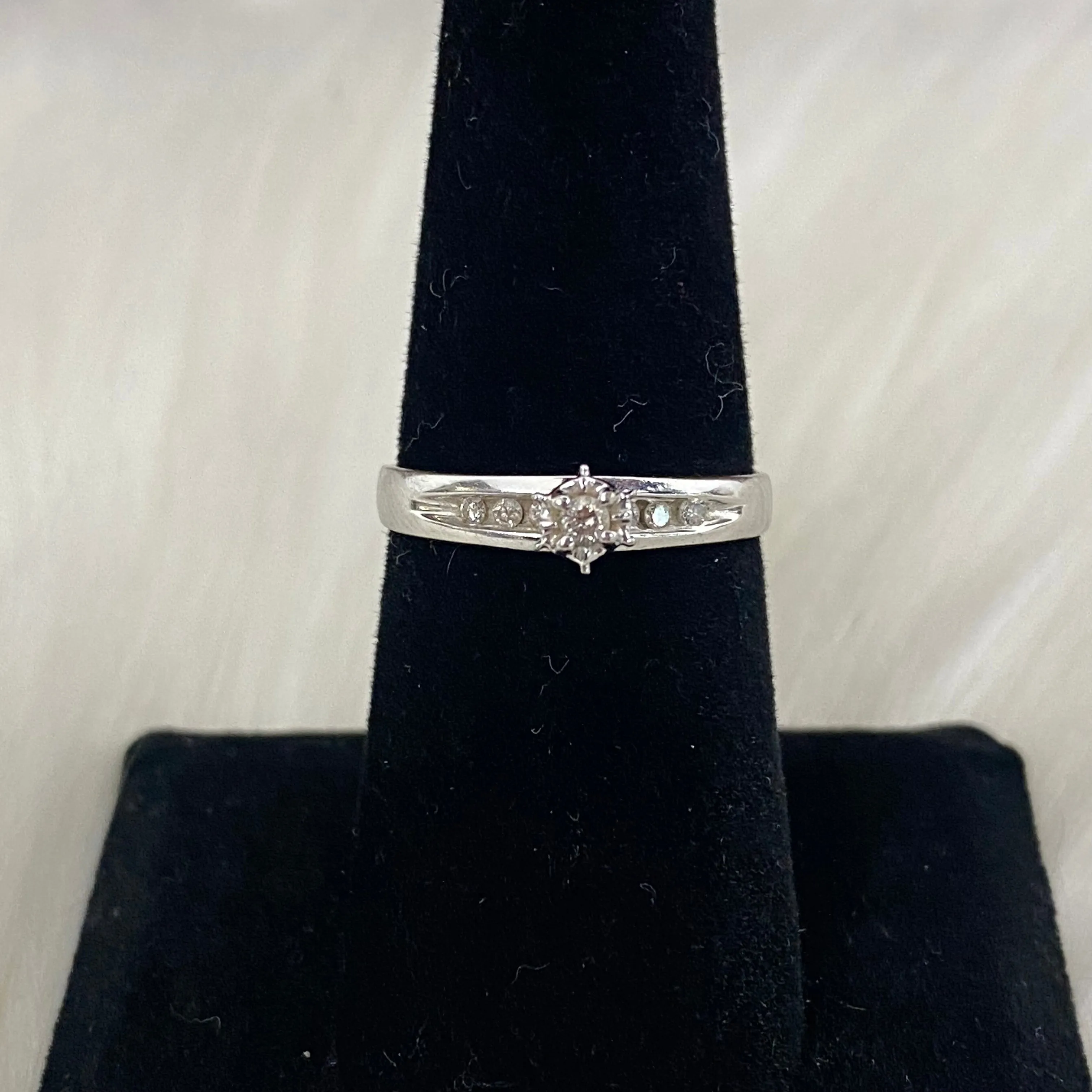 10K White Gold Diamond Fashion Wedding Ring Ct Dia / 2gr / Size 7