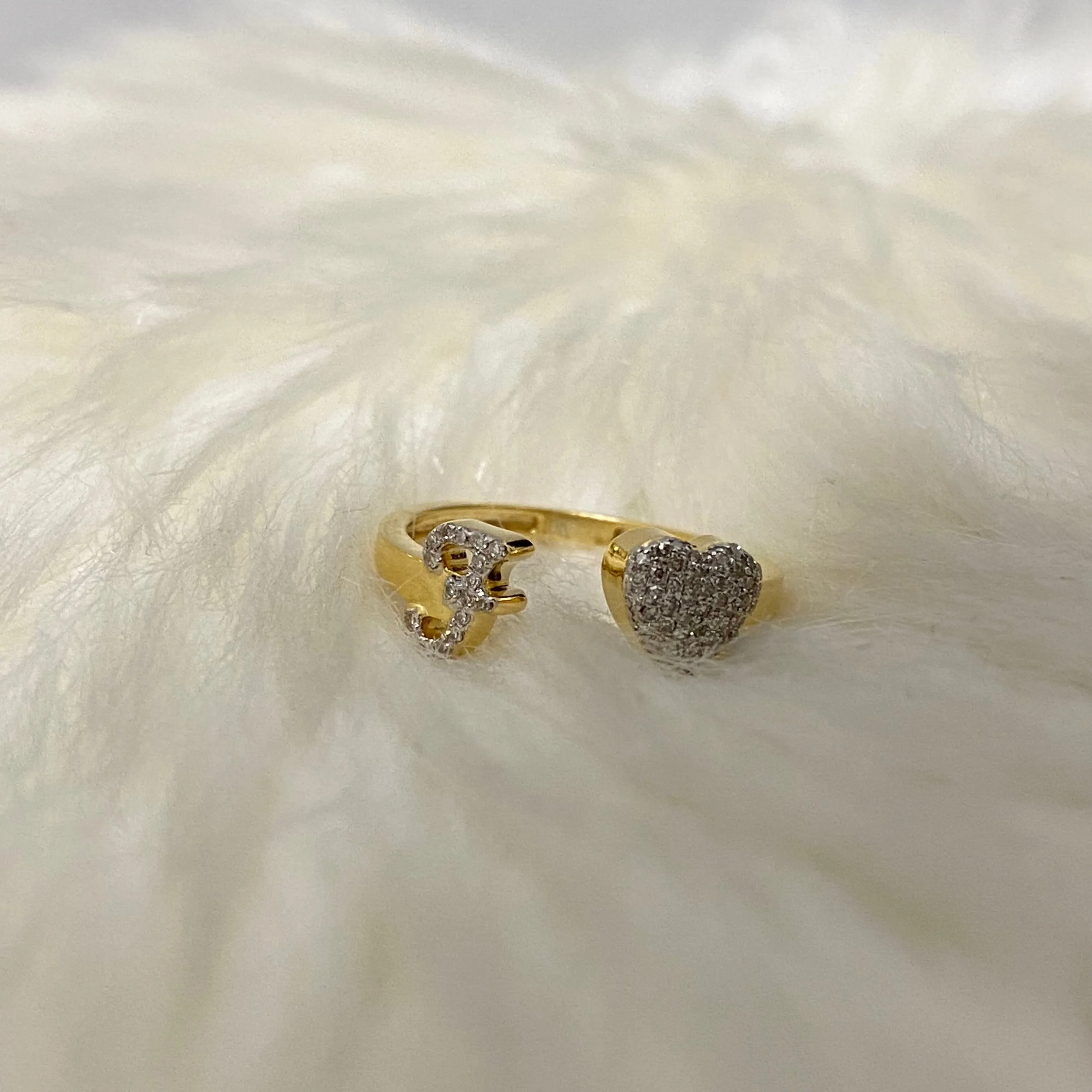 10K Yellow Gold Diamond Heart - Letter F Ring 0.18Ct Dia / 1.7gr / Size 6.5