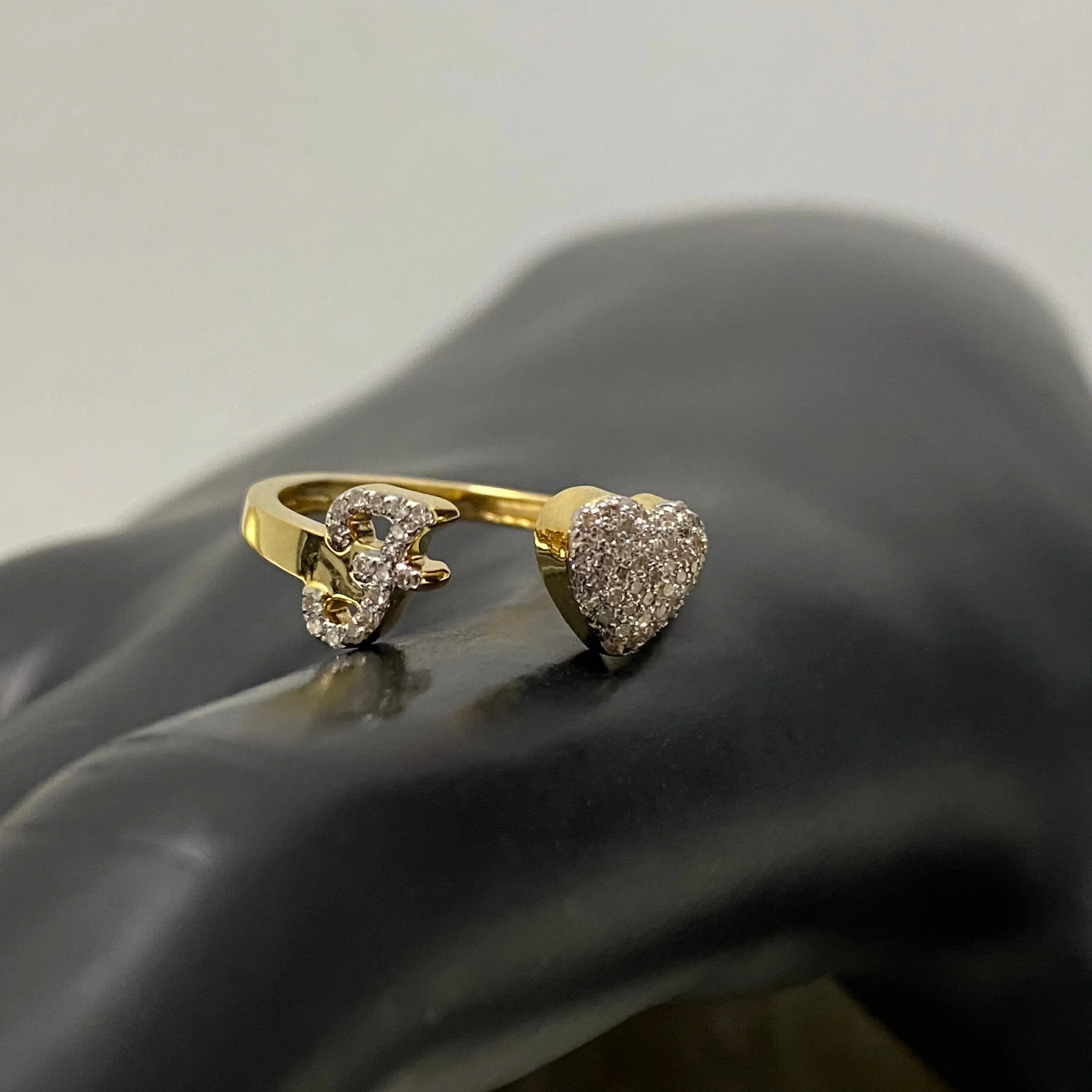 10K Yellow Gold Diamond Heart - Letter F Ring 0.18Ct Dia / 1.7gr / Size 6.5