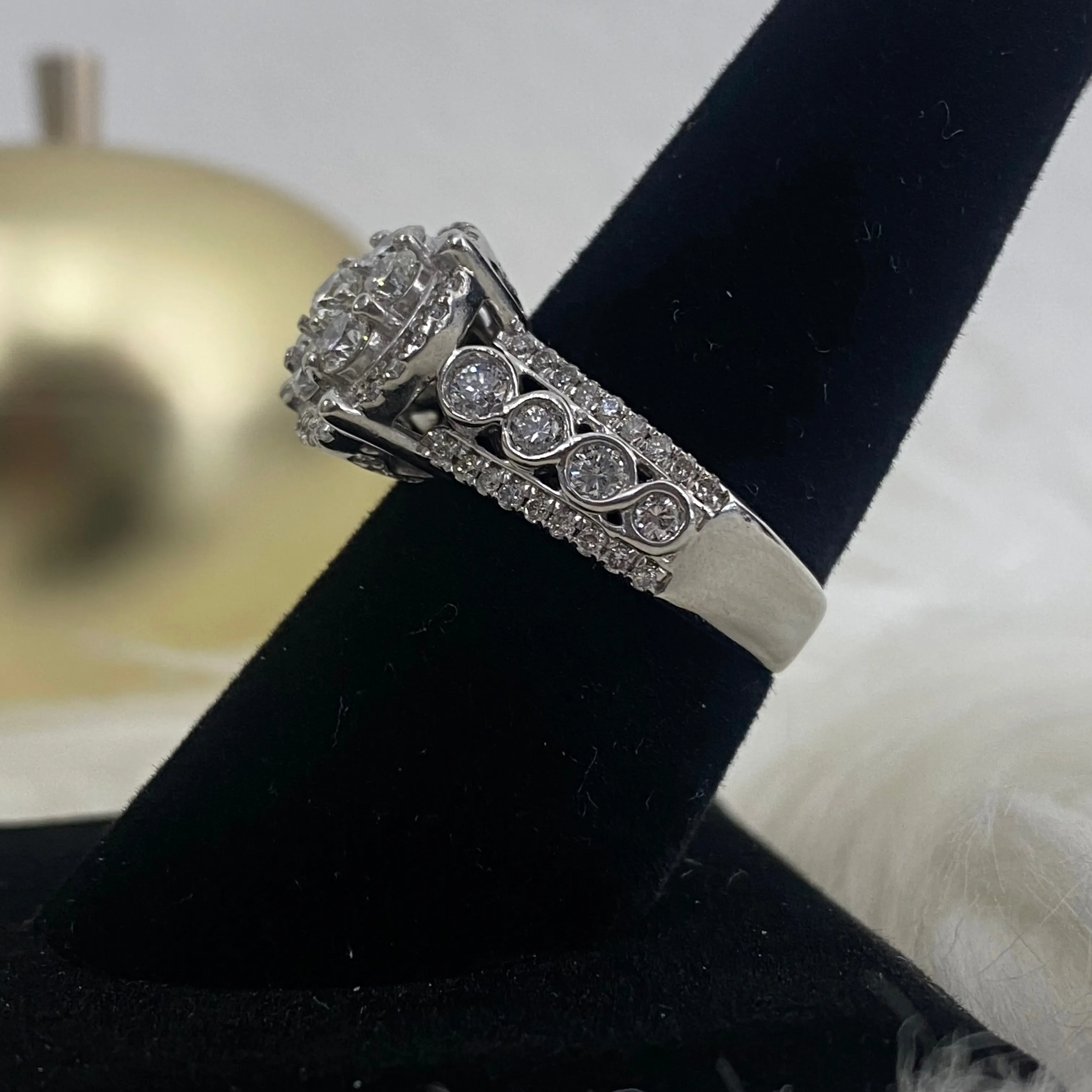 14K White Gold Diamond Flower Engagement Ring Ct Dia / 8gr / Size 7.5