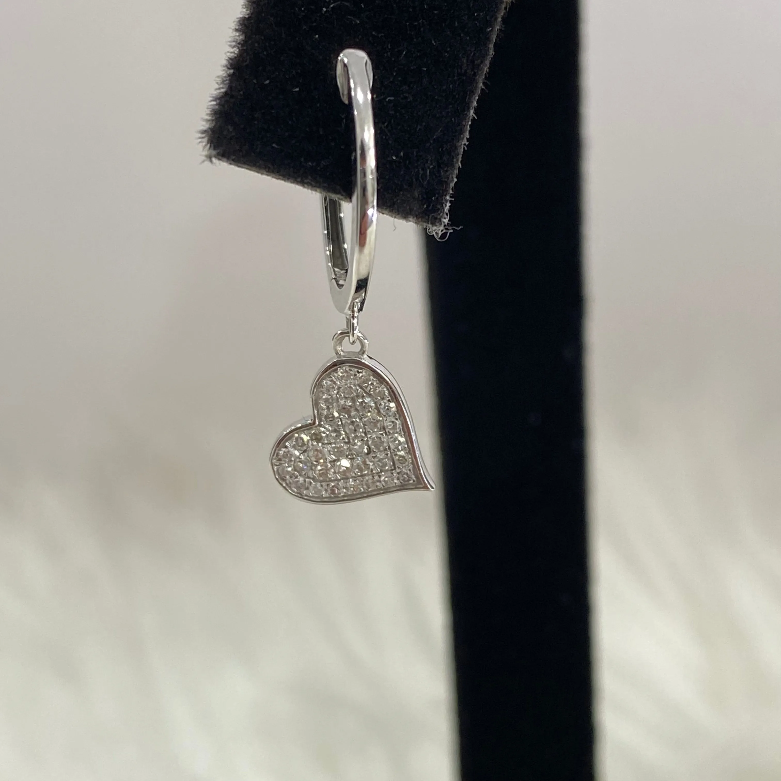 14K White Gold Diamond Heart Hoop Earrings 0.41Ct / 1.6gr