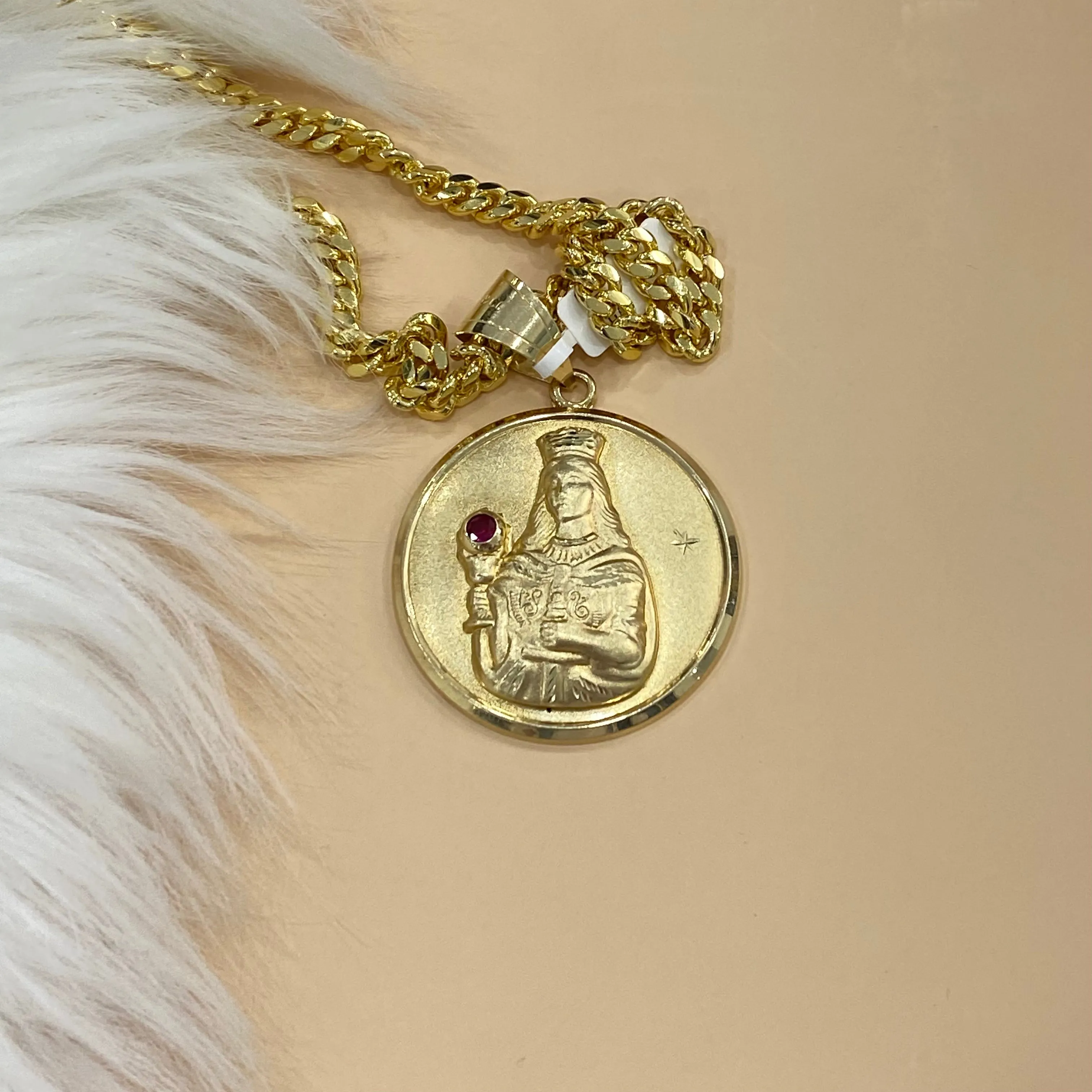 14K Yellow Gold Virgen Pendant With Ruby / 8.5gr