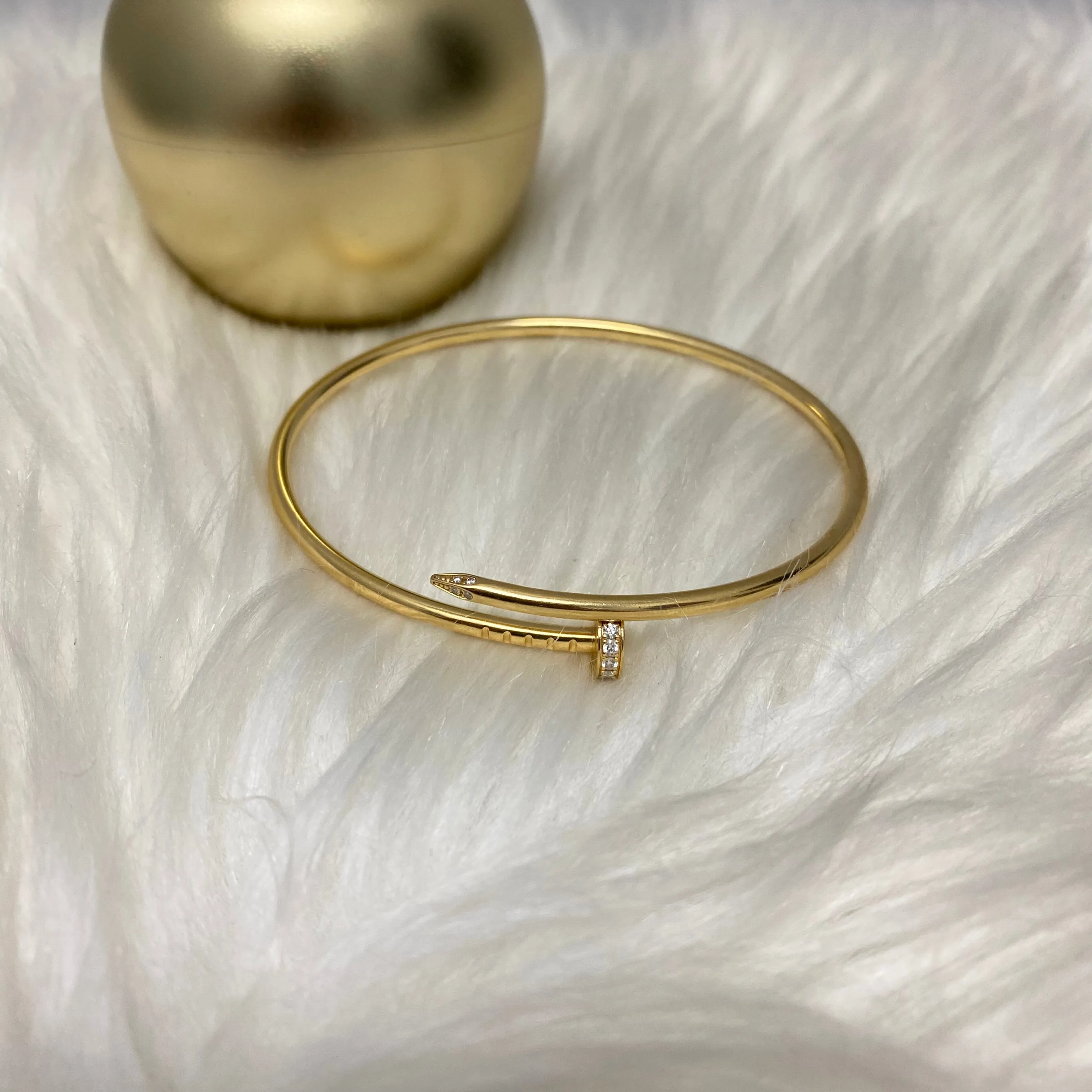 18K Yellow Gold Original Clavo Bracelet Size 18/Ct Dia / 9.9gr