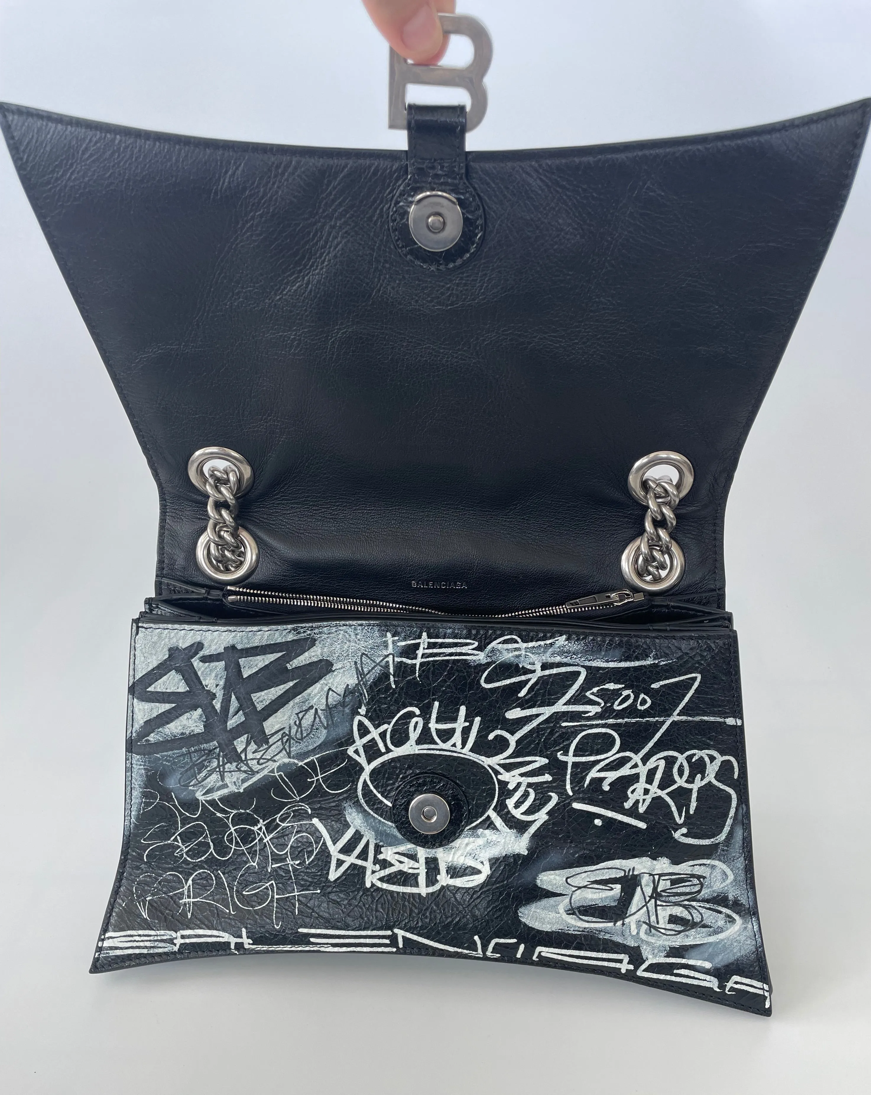 BALENCIAGA | GRAFFITI CRUSH CHAIN BAG | BLACK