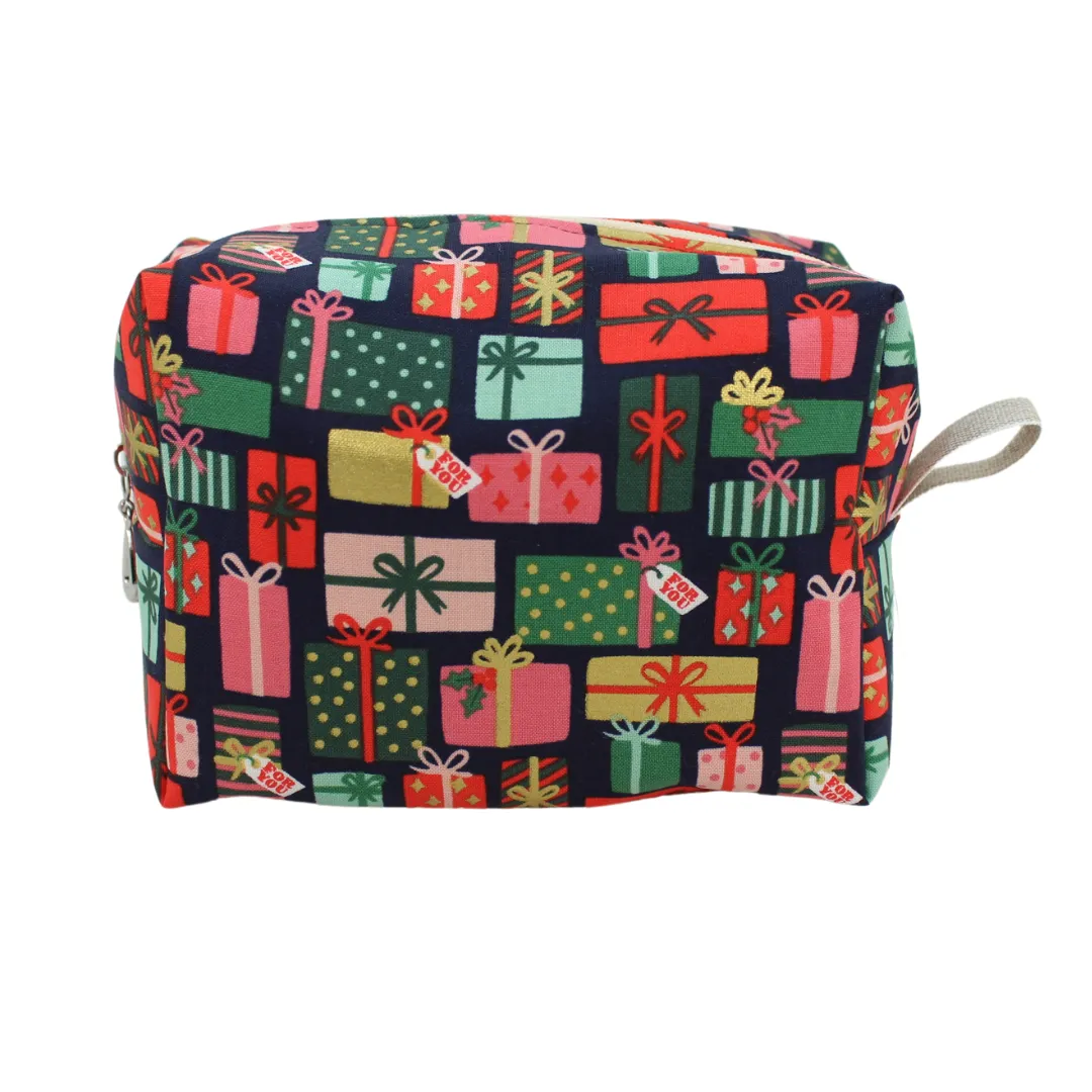 CHRISTMAS Medium Dopp Kit