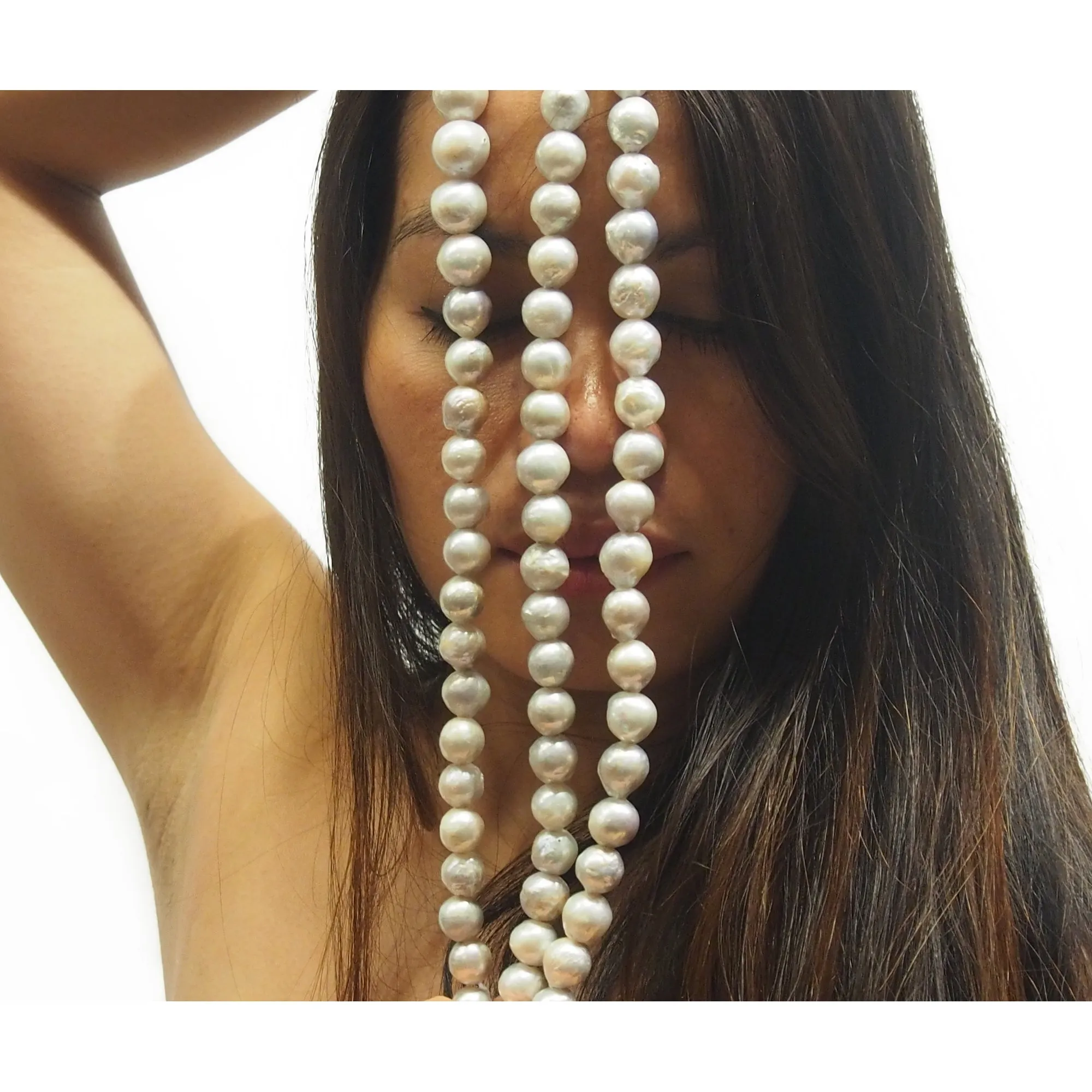 Fresh Water Pearl Round 13-14mm Strand