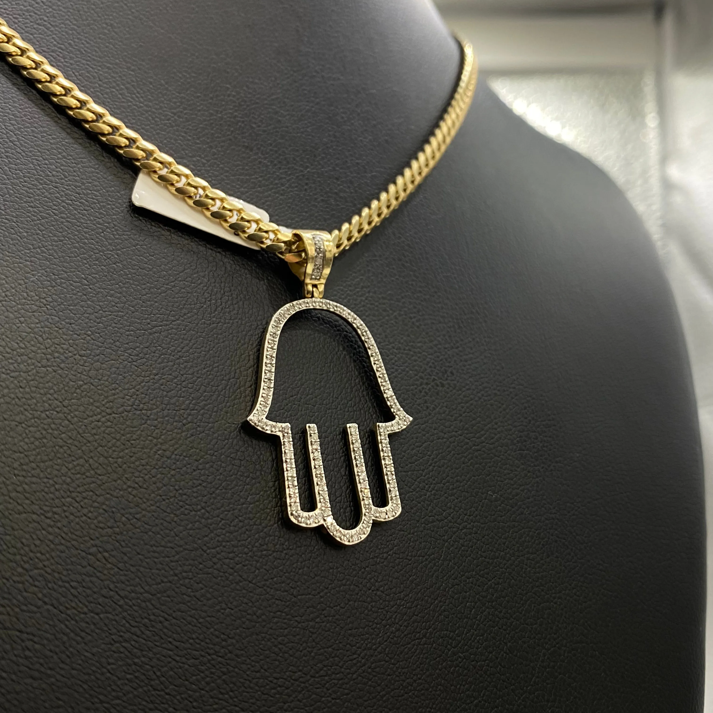 Hand Pendant 10K Yellow Gold With Diamond / 3.1gr