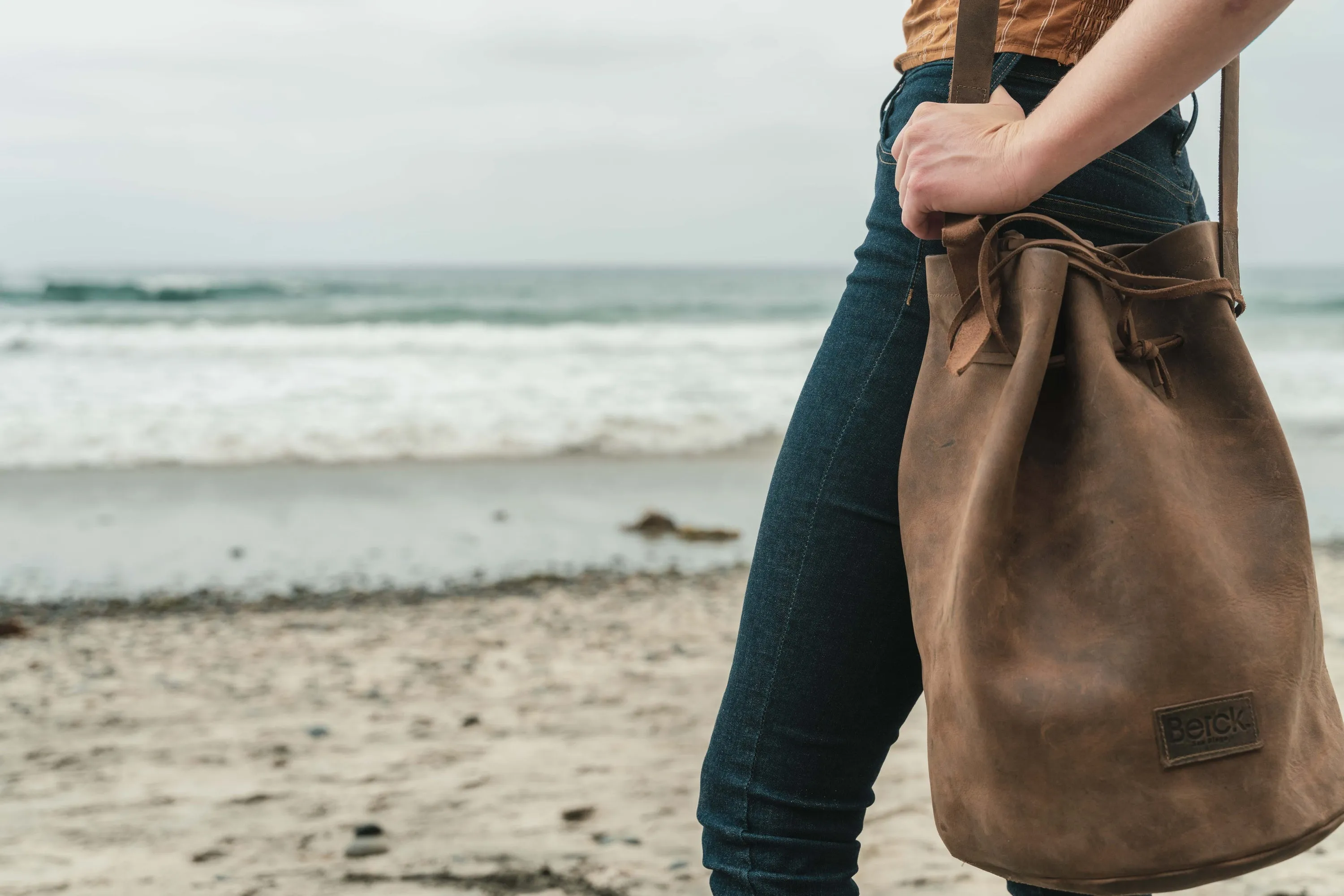 KIMMY B Bucket Bag - LEATHER