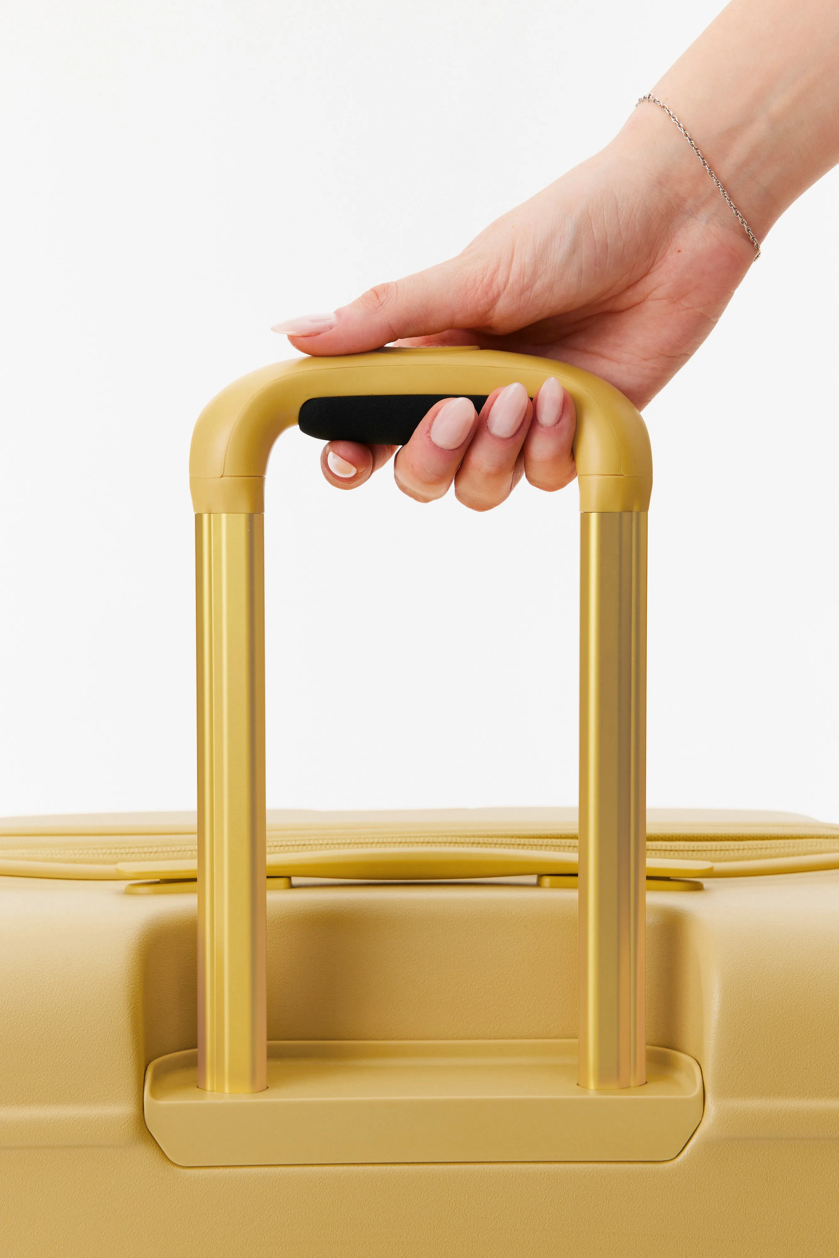 The Medium Check-In Roller in Honey