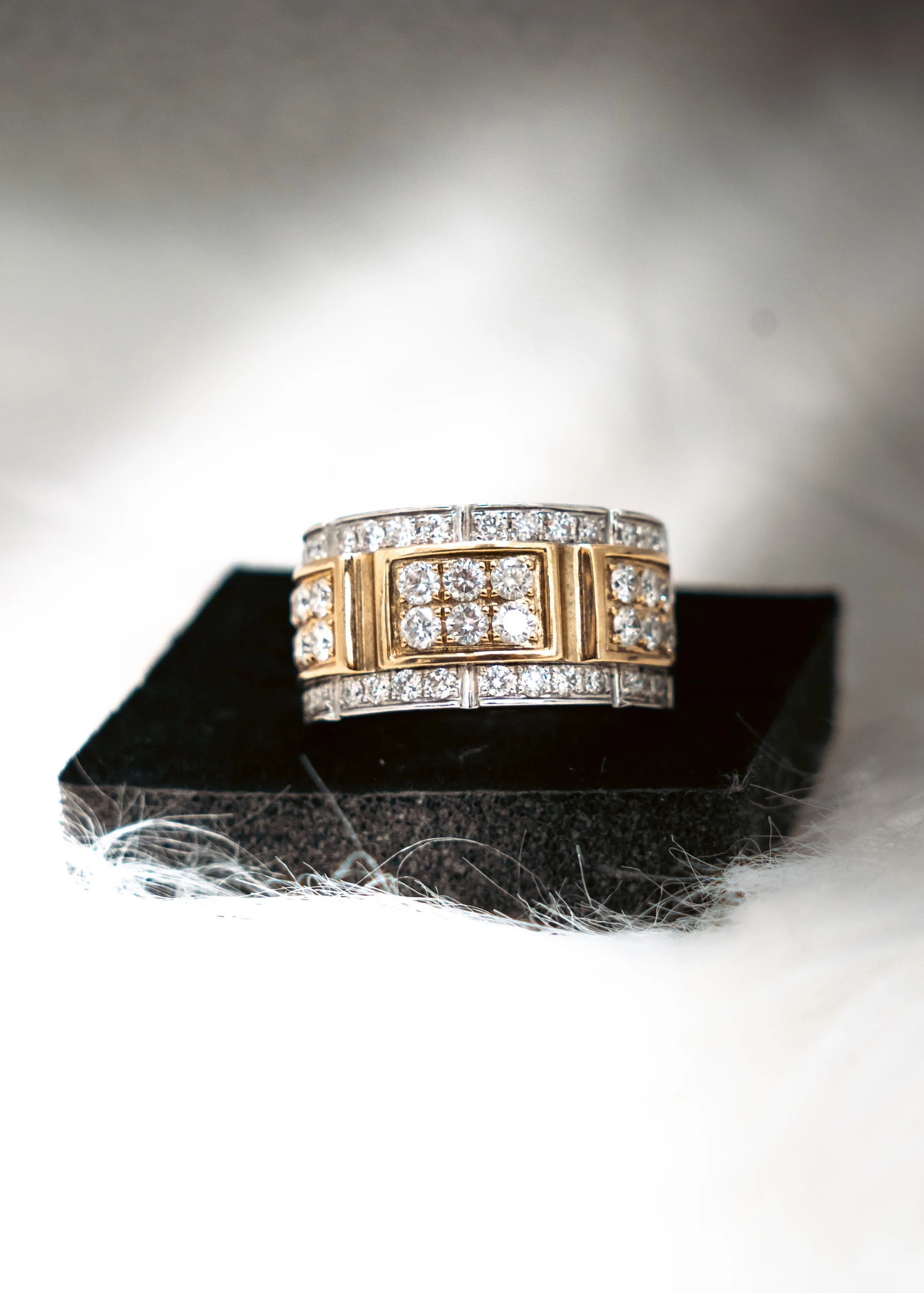 Two Tone Ring 10K White-Yellow Gold With Round Diamonds / 12gr / Size 10