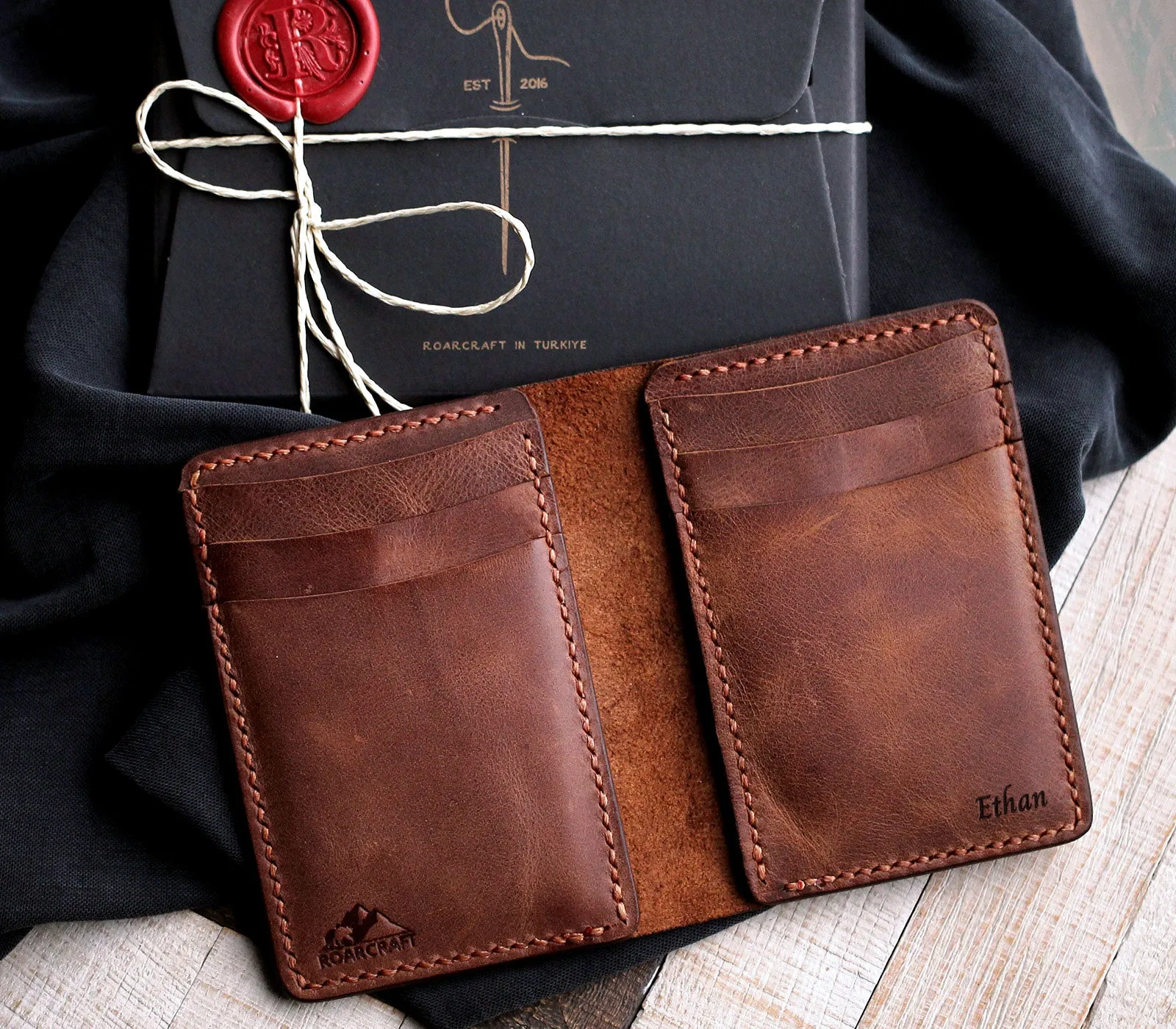 Vertical Bifold Leather Wallet - Laodikya